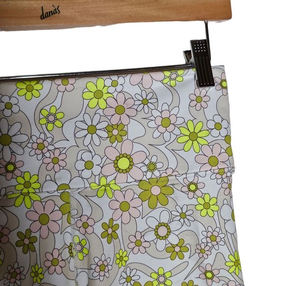 Fabletics Retro Floral Daisy Boost PowerHold High Waisted 6'' Short & Sports Bra - Picture 9 of 16